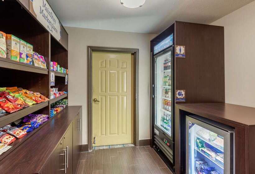 호텔 Comfort Inn & Suites El Centro I8