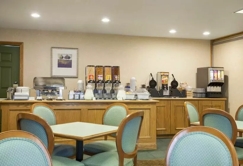 هتل Country Inn & Suites BY Carlson Rochester South