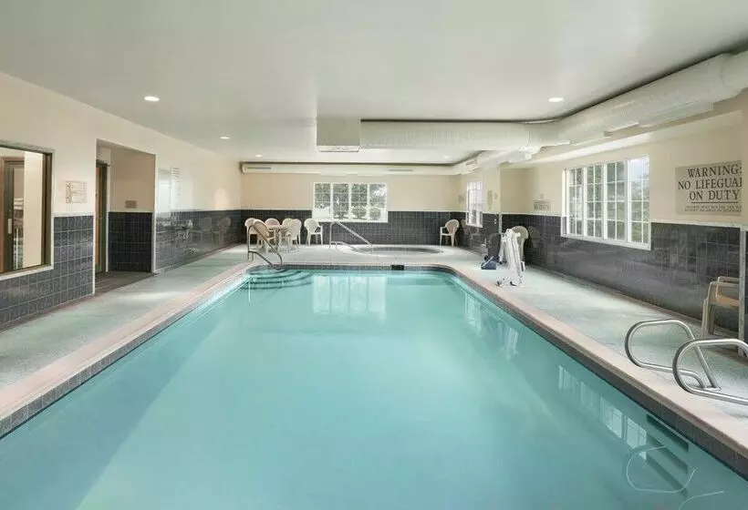 هتل Country Inn & Suites BY Carlson Rochester South