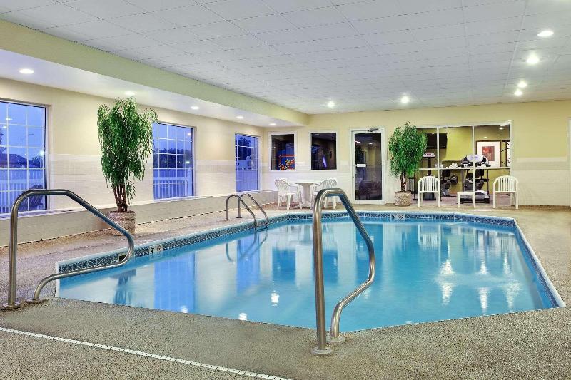 هتل Country Inn & Suites By Radisson, Rock Falls, Il