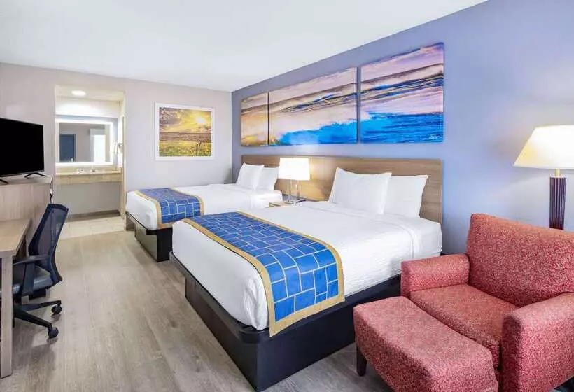 ホテル Days Inn & Suites By Wyndham Savannah Midtown