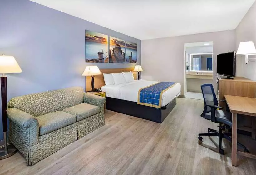 ホテル Days Inn & Suites By Wyndham Savannah Midtown