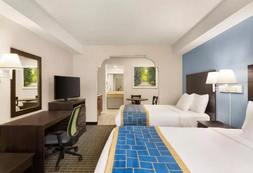 ホテル Days Inn & Suites By Wyndham Savannah Midtown