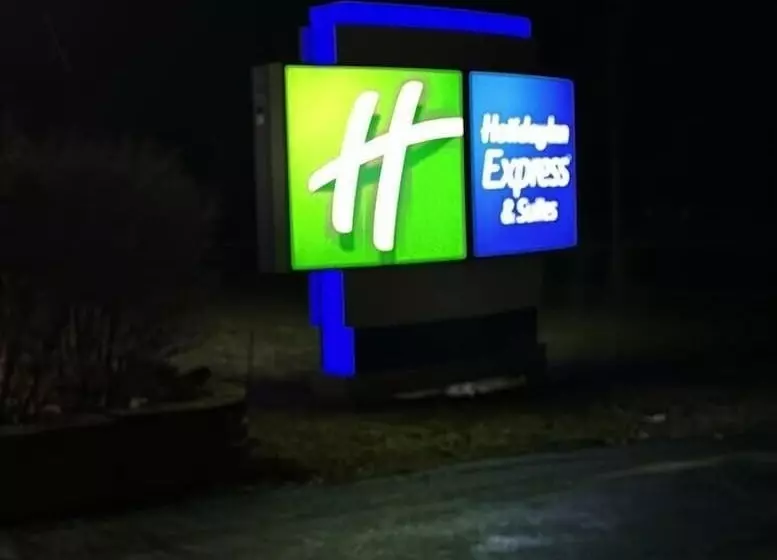 ホテル Holiday Inn Express & Suites Port Washington, An Ihg