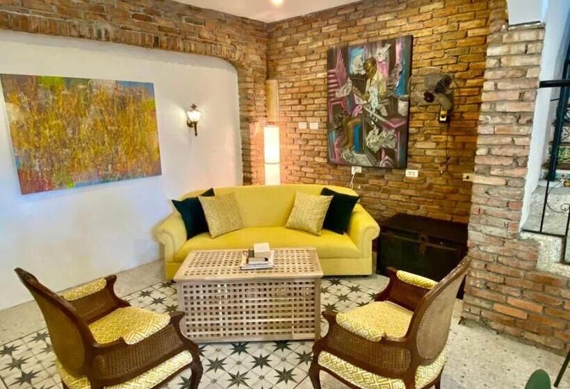 Airport Hostel Manila