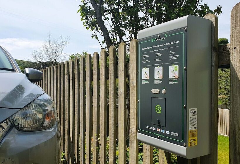 Streamways Nr Croyde 6 Bedroom, Sleeps 12 16, Hot Tub