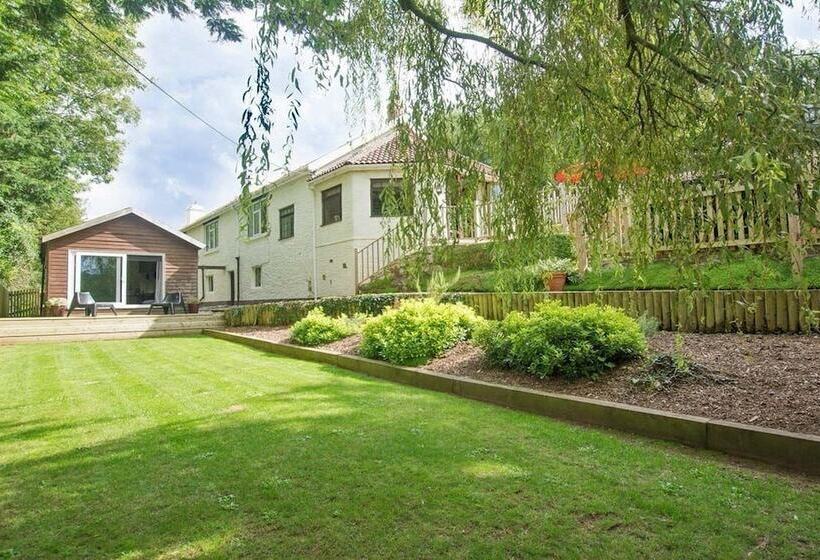 Streamways Nr Croyde 6 Bedroom, Sleeps 12 16, Hot Tub