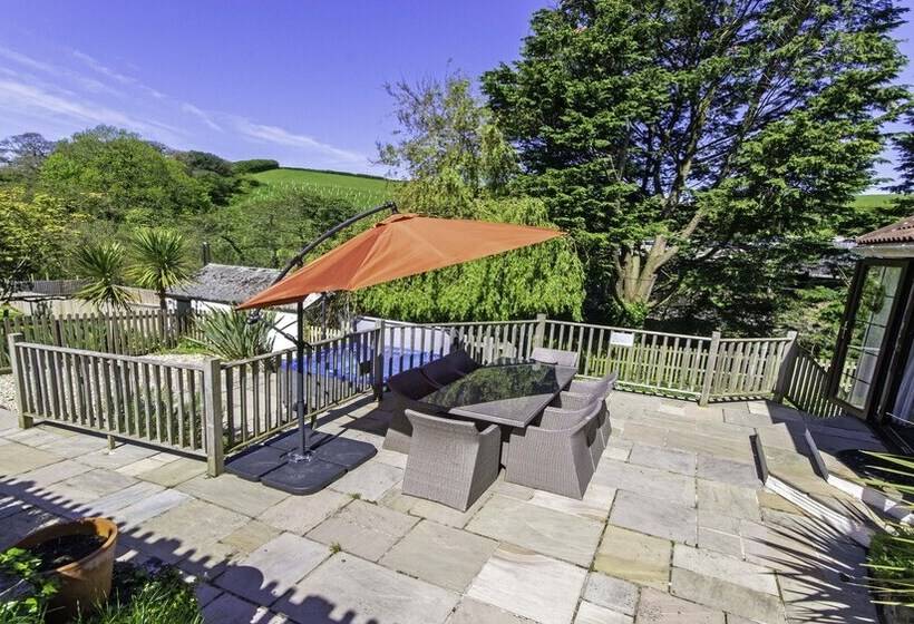 Streamways Nr Croyde 6 Bedroom, Sleeps 12 16, Hot Tub