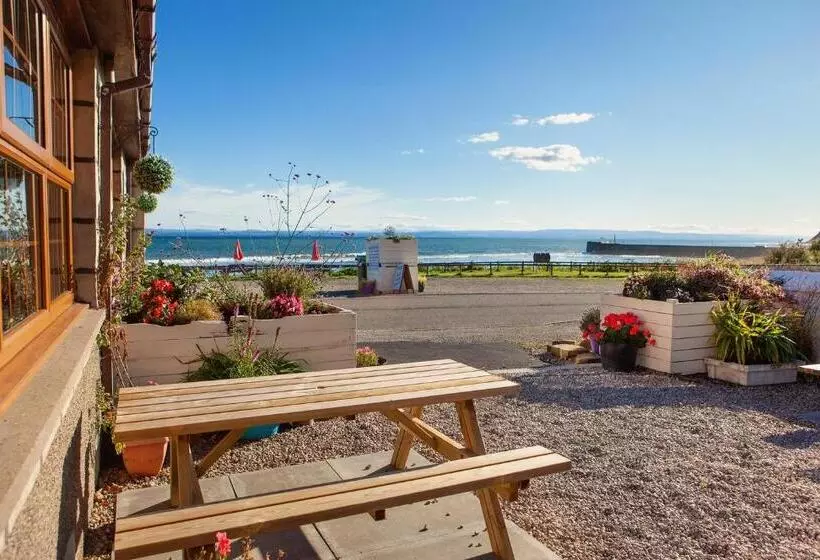 Hotelli Balintore Inn