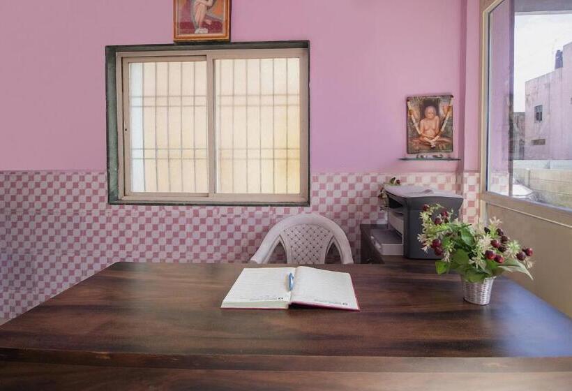 هتل Spot On Shree Gajanan