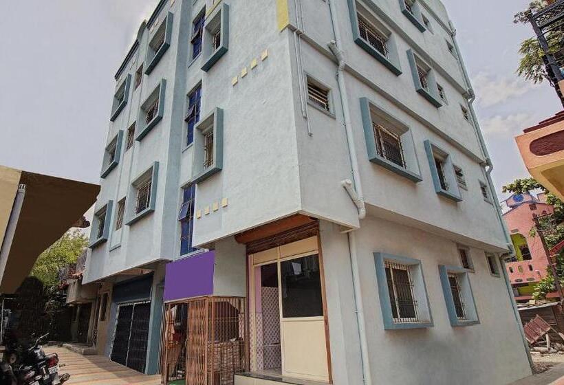 هتل Spot On Shree Gajanan