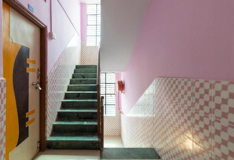 هتل Spot On Shree Gajanan