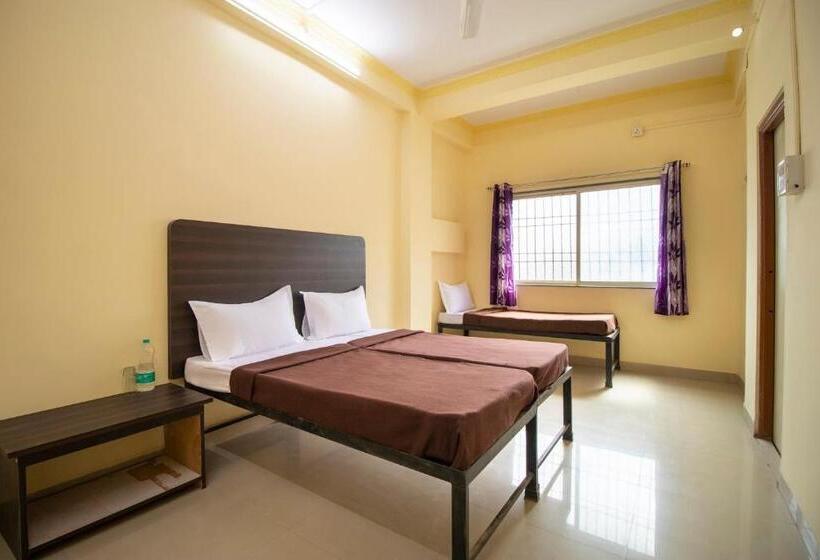 هتل Spot On Shree Gajanan