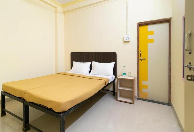 هتل Spot On Shree Gajanan