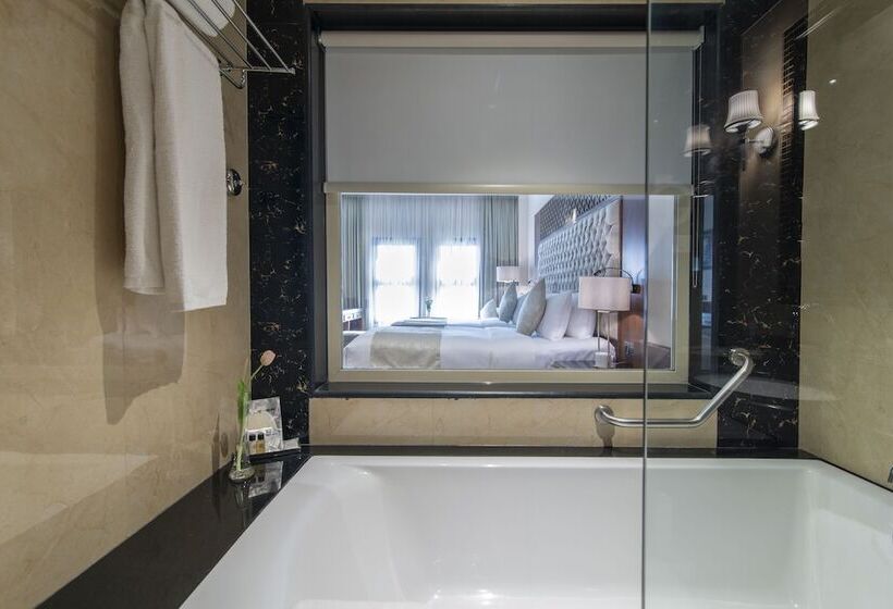 Vittori Palace Hotel And Residences