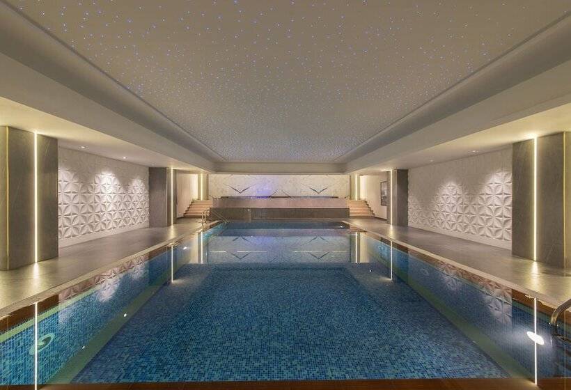 Vittori Palace Hotel And Residences