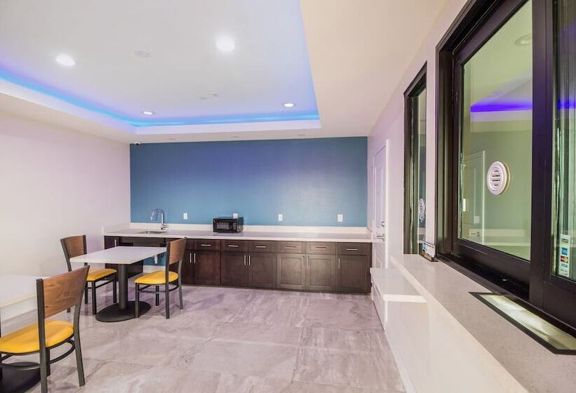 בית מלון כפרי Scottish Inn & Suites Houston Willowbrook