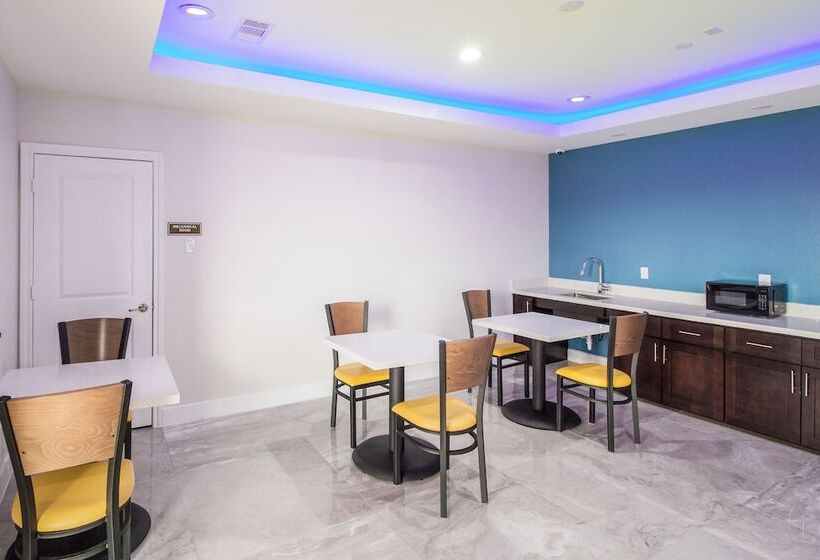 בית מלון כפרי Scottish Inn & Suites Houston Willowbrook