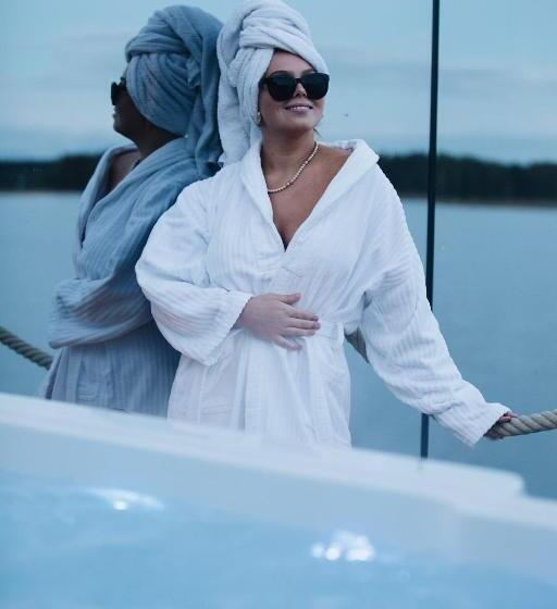 Lake Hotel Lehmonkärki   Haasi Mirror Houses