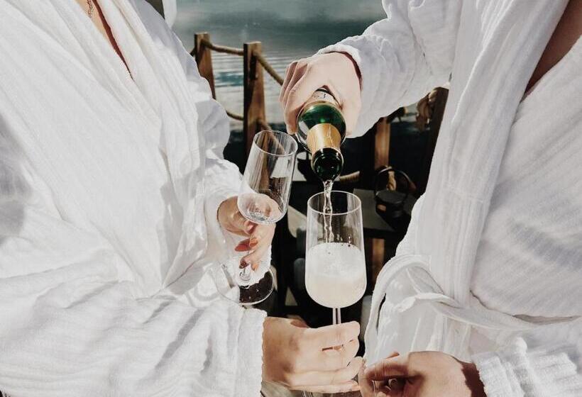 Lake Hotel Lehmonkärki   Haasi Mirror Houses