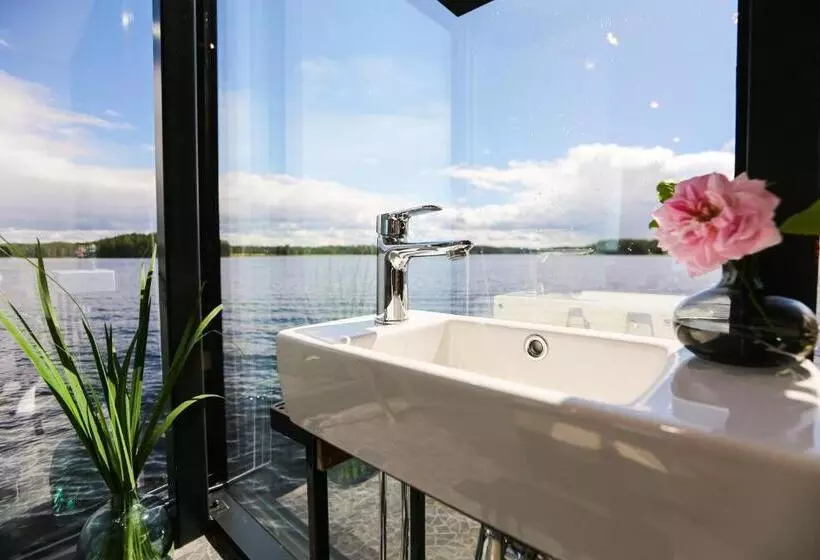 Lake Hotel Lehmonkärki   Haasi Mirror Houses