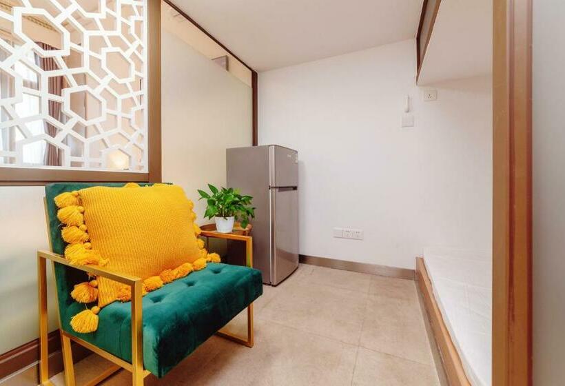 Chang Chun Teng Apart