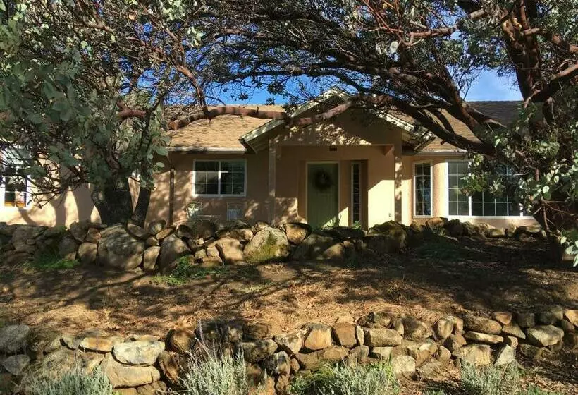 Foxtail Farm Bed & Breakfast