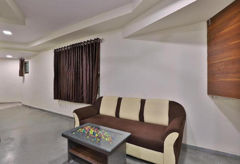 Hotell Oyo 46791 New Suryam