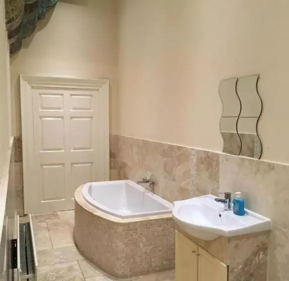 Hotelli Oyo Ellison Hall