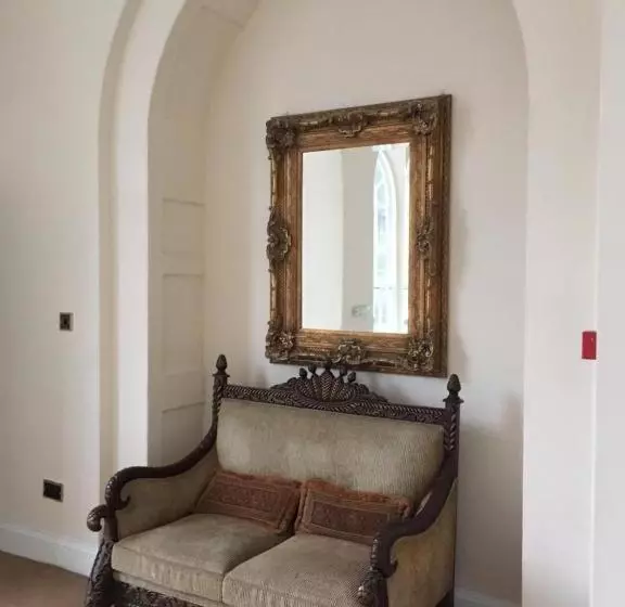 Hotelli Oyo Ellison Hall