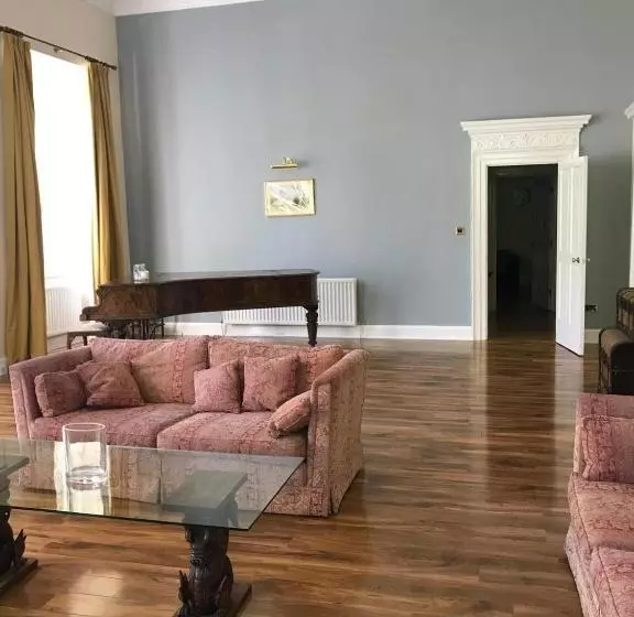 Hotelli Oyo Ellison Hall