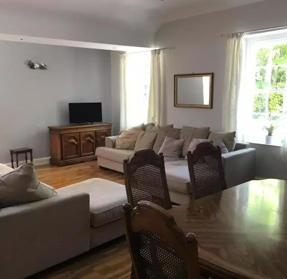 Hotelli Oyo Ellison Hall