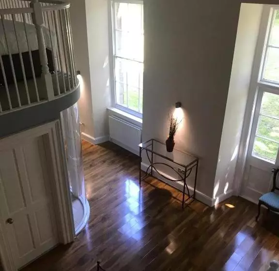 Hotelli Oyo Ellison Hall