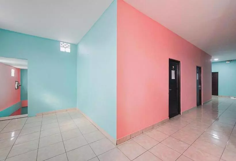 هتل Reddoorz Near Universitas Yarsi