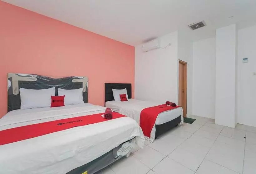 هتل Reddoorz Near Universitas Yarsi