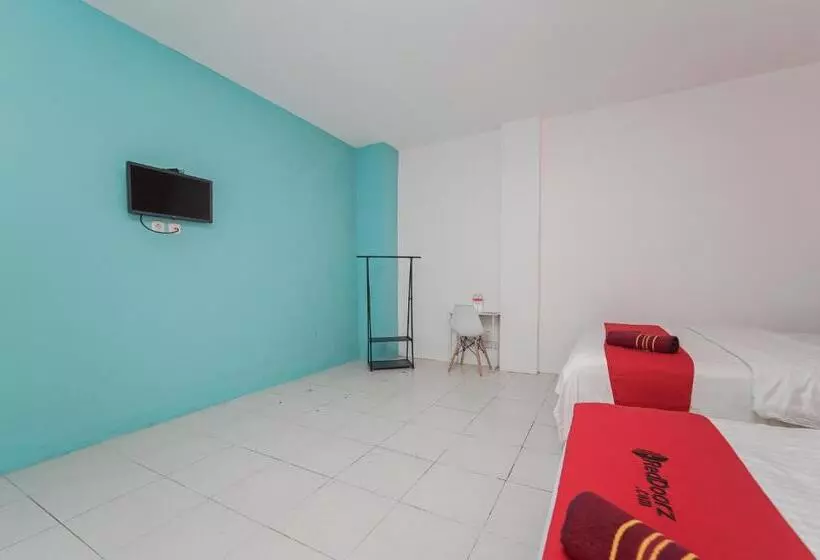 هتل Reddoorz Near Universitas Yarsi