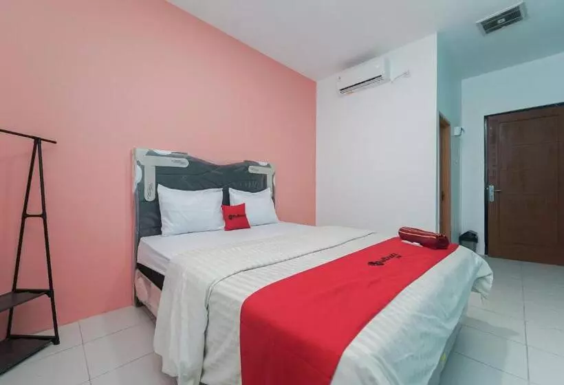 هتل Reddoorz Near Universitas Yarsi
