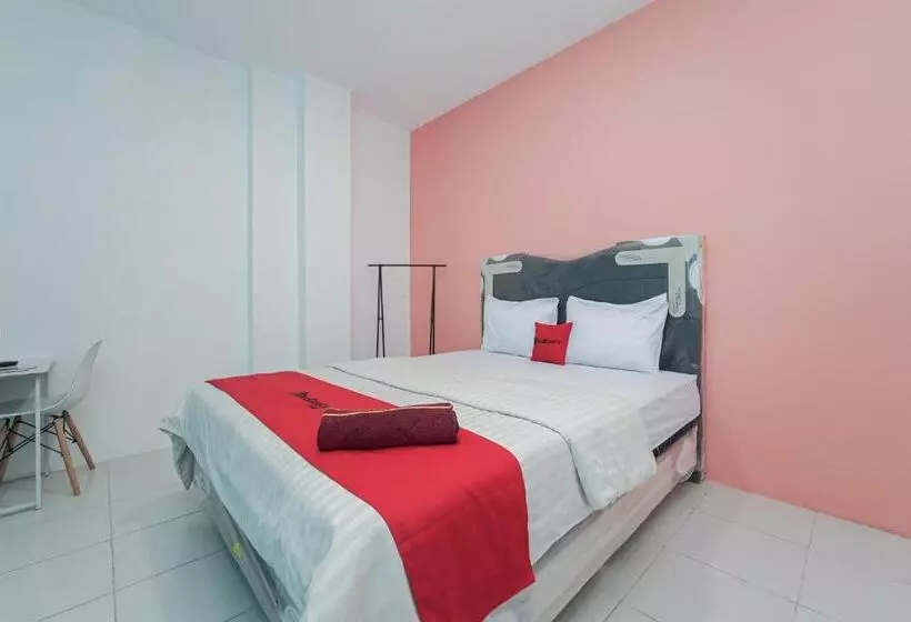 هتل Reddoorz Near Universitas Yarsi