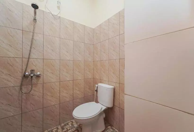 هتل Reddoorz Near Universitas Yarsi