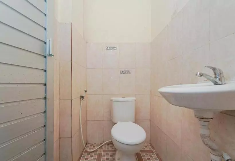 هتل Reddoorz Near Universitas Yarsi