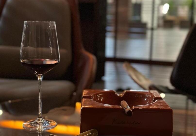 Local Stay Hotel, Bw Signature Collection