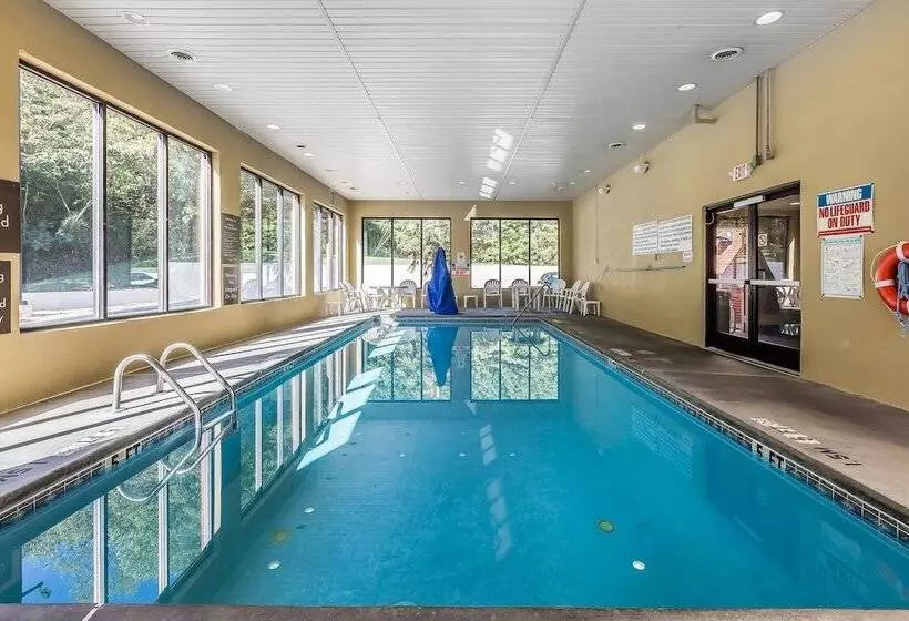 호텔 Comfort Inn & Suites