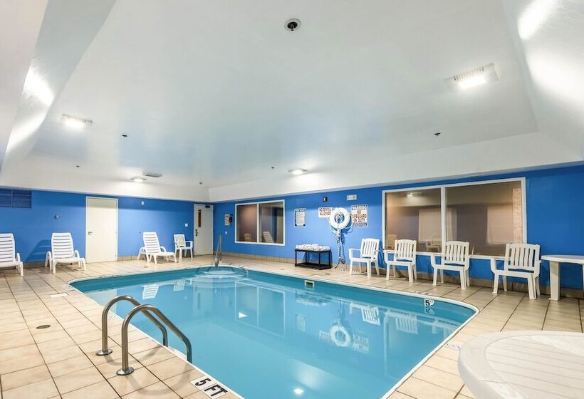 هتل Comfort Inn & Suites