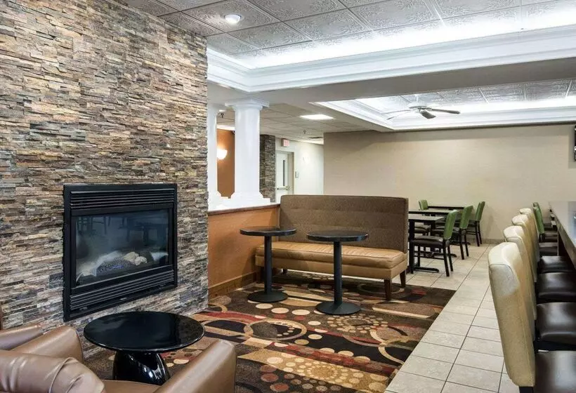 هتل Comfort Inn & Suites Lavale Cumberland