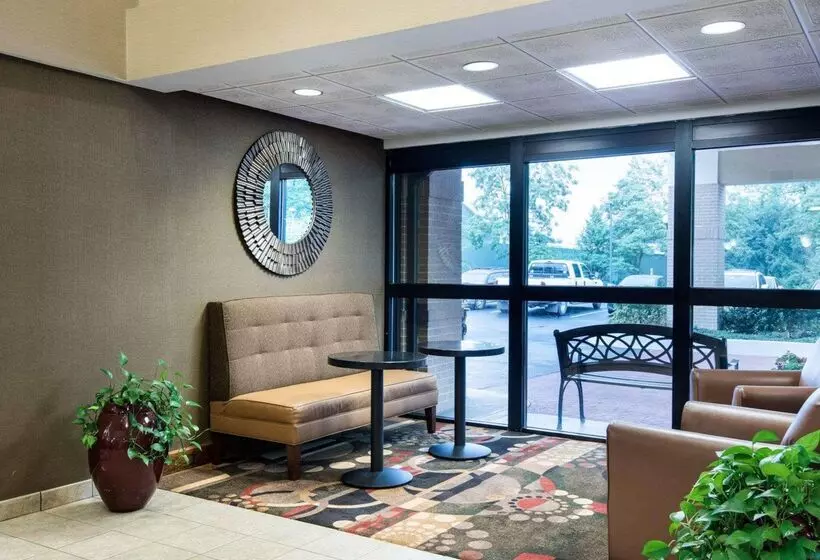 هتل Comfort Inn & Suites Lavale Cumberland