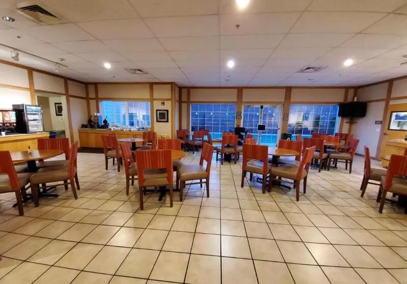 هتل Country Inn & Suites By Radisson, Bend, Or