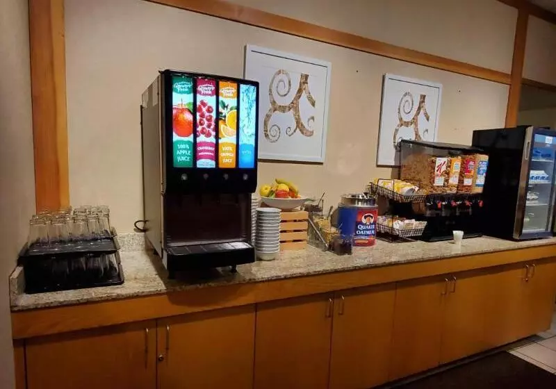 هتل Country Inn & Suites By Radisson, Bend, Or