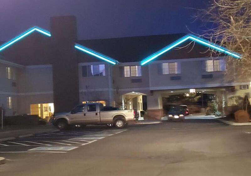 Hotel Country Inn & Suites By Radisson, Bend, Or