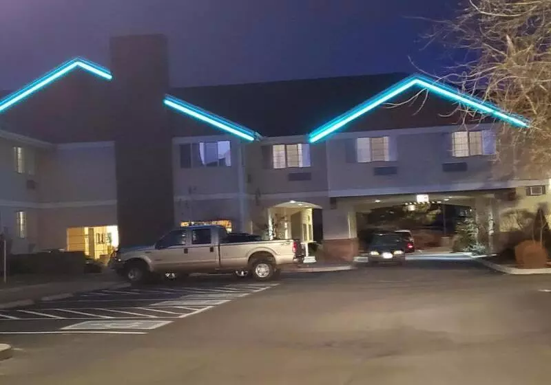 هتل Country Inn & Suites By Radisson, Bend, Or
