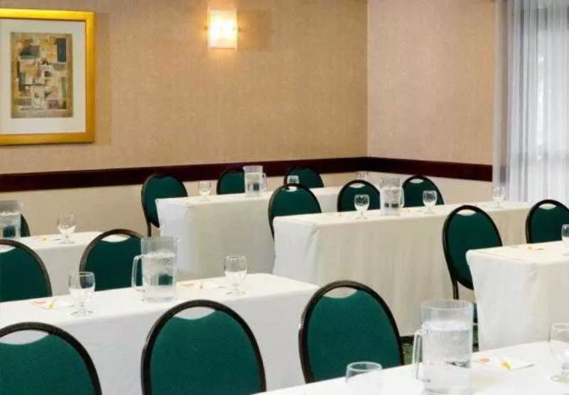 ホテル Courtyard By Marriott Atlanta Alpharetta